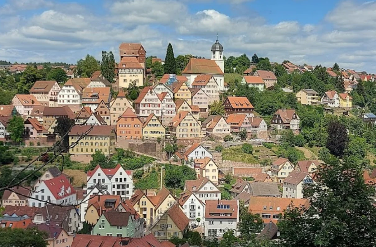 Das Schloss Altensteig mit seinem Fachwerkturm