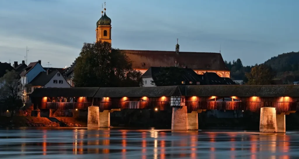 Die gedeckte Holzbrücke von Bad Säckingen am Rhein