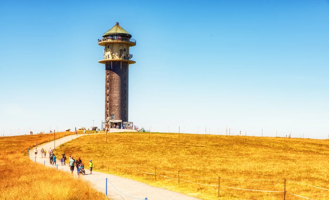 Der Feldbergturm auf dem höchsten Gipfel des Schwarzwalds