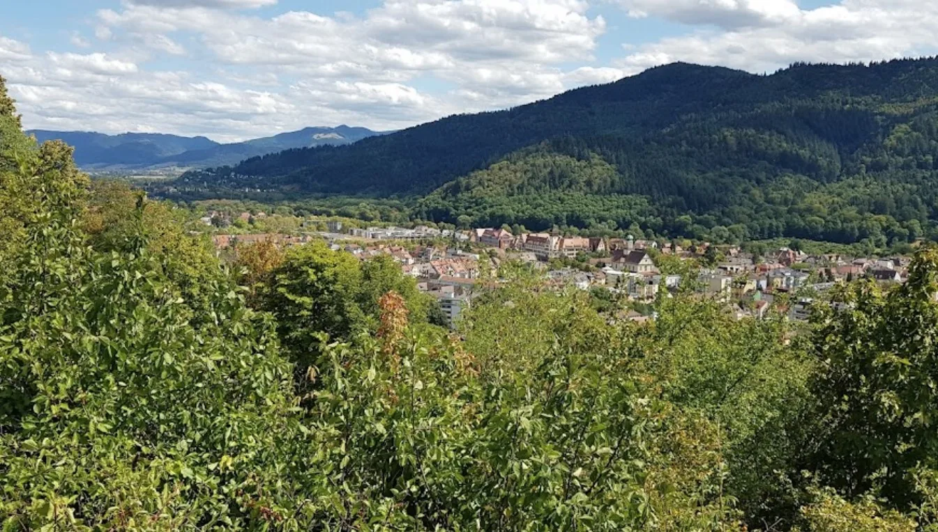 Blick von der Schlossbergbahn über die Stadt