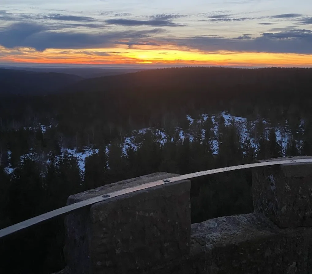 Sonnenuntergang von der Aussichtsplattform des Hohlohturms