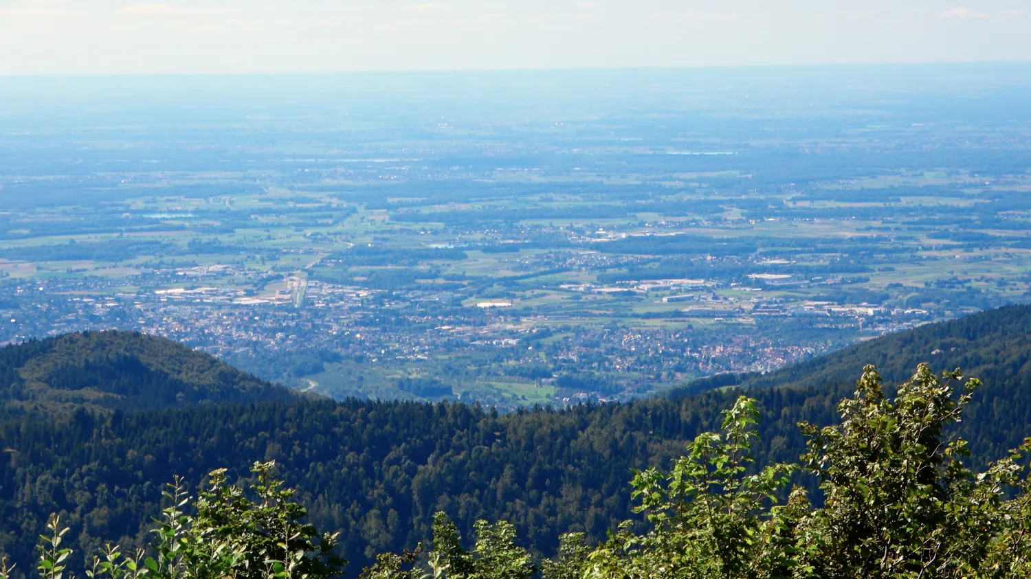 Blick von der Hornisgrinde bis zur Rheinebene