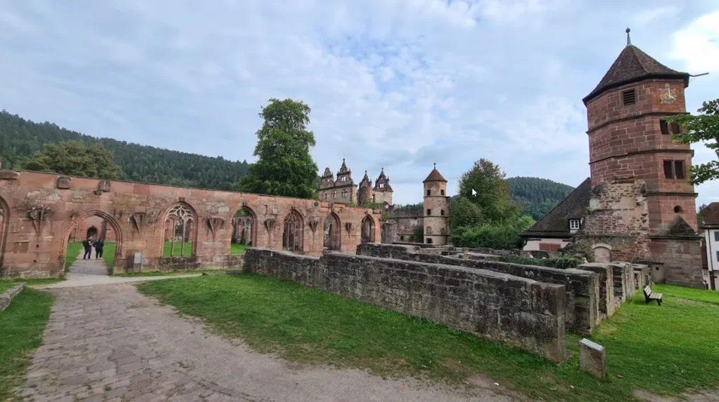 Die Klosterruine Hirsau mit dem markanten Eulenturm