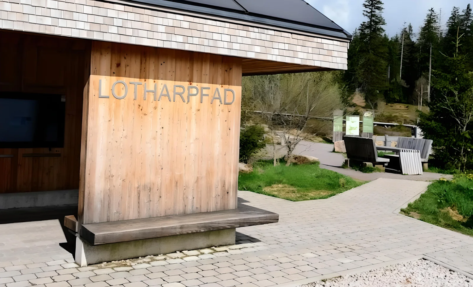 Die Infostation am Eingang des Lotharpfads
