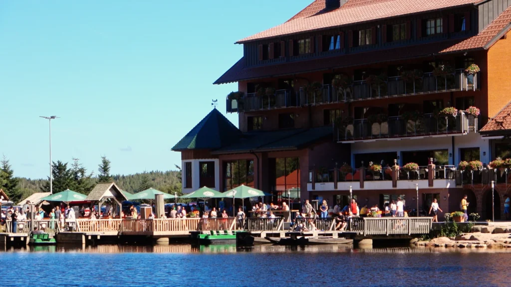 SchwarzwaldBlicke – Geschichten hinter den Momenten: Wunderschöner Mummelsee – Das mystische Auge des Nordschwarzwalds