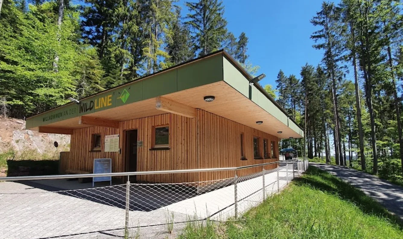 Das Eingangsgebäude der WILDLINE am Sommerberg