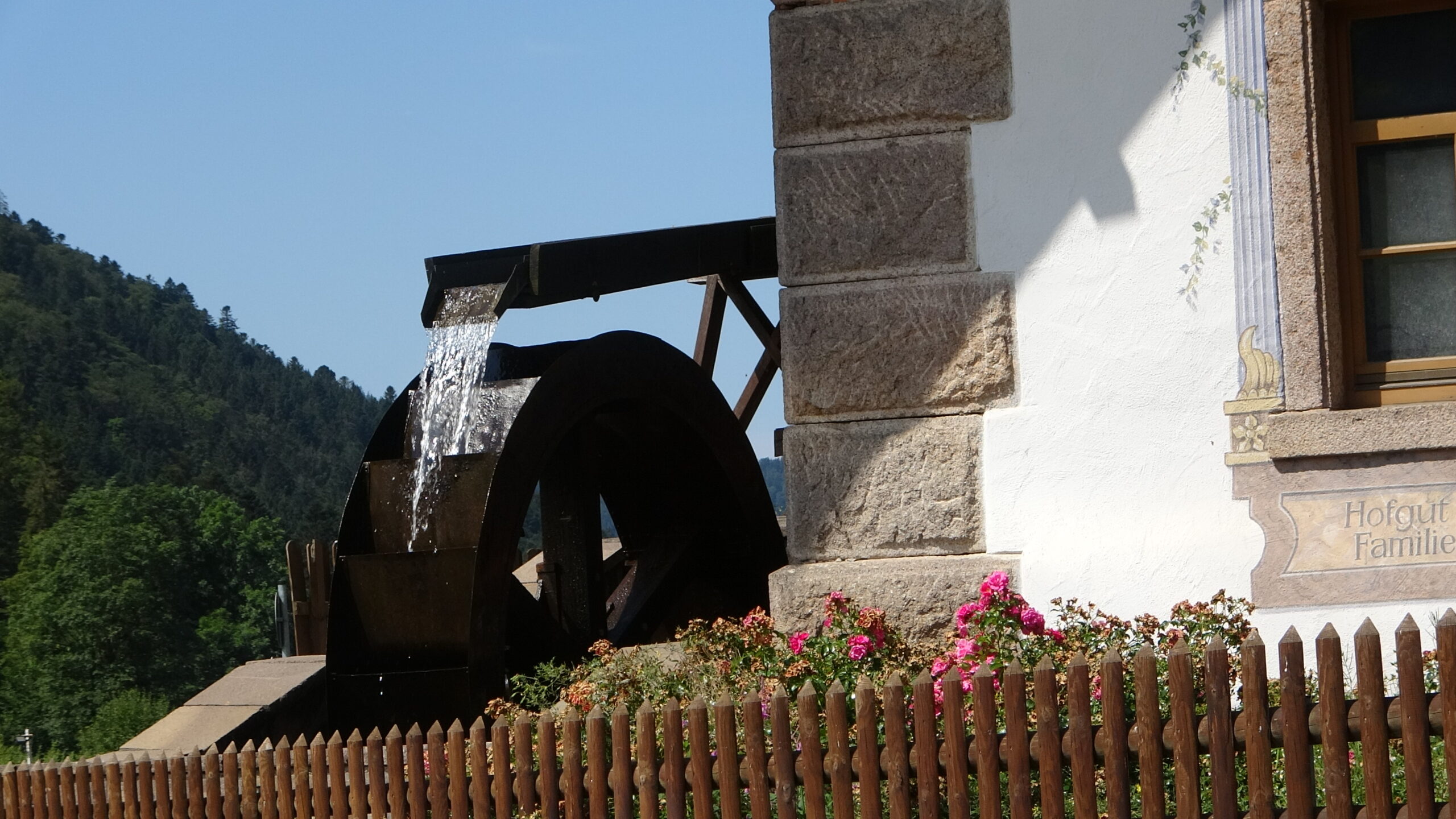 Wasserrad der Kuckucksuhr am Hofgut Sternen