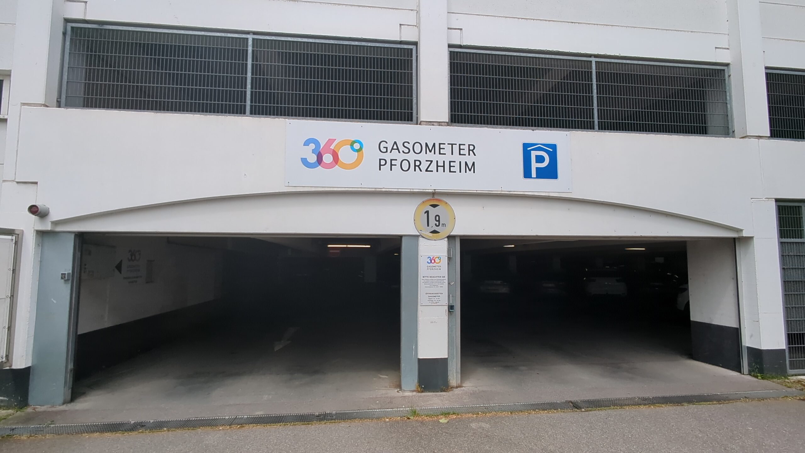 Eingang zum Gasometer Pforzheim