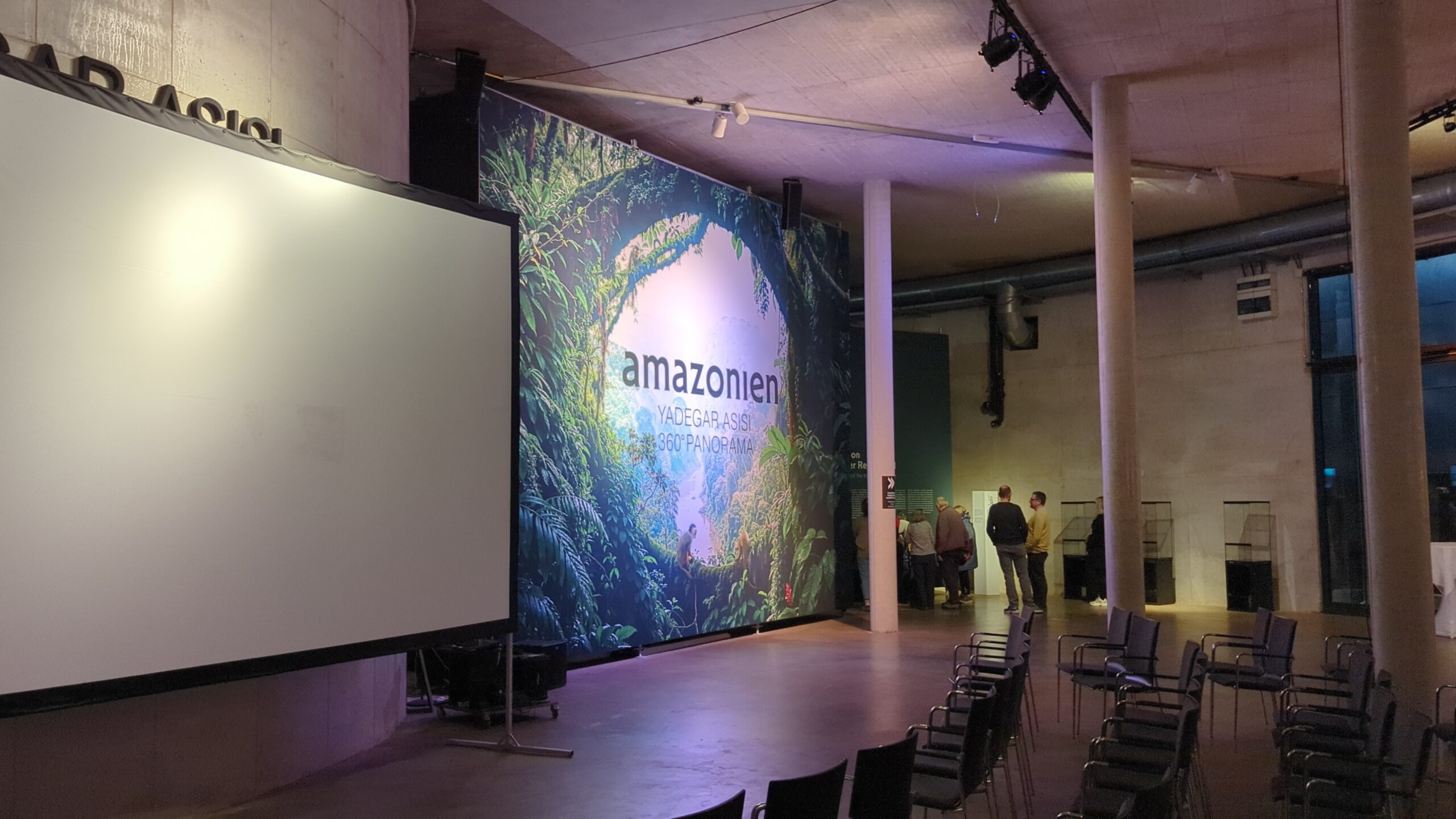 Amazonien-Projektion im Foyer des Gasometers