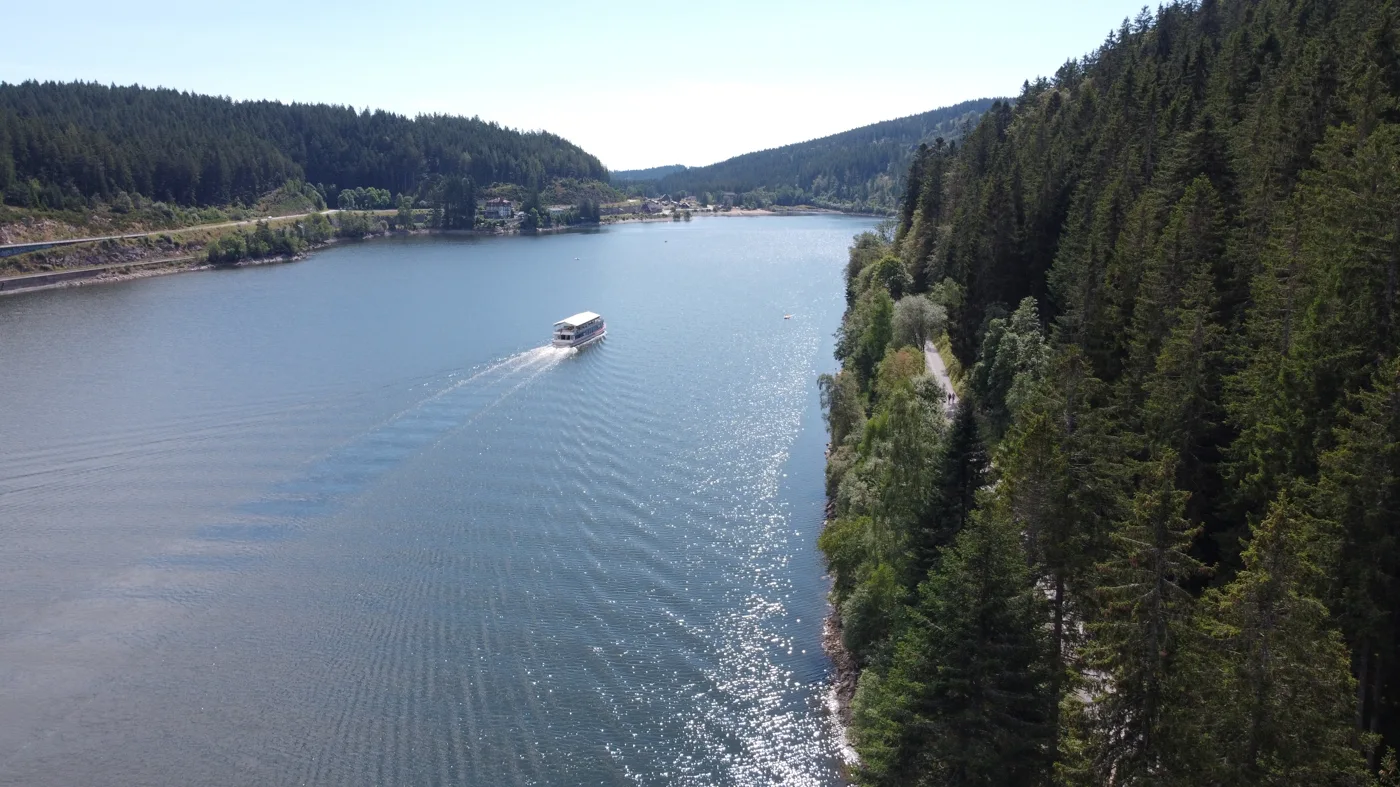 Luftaufnahme des Schluchsees – der größte Stausee im Schwarzwald.
